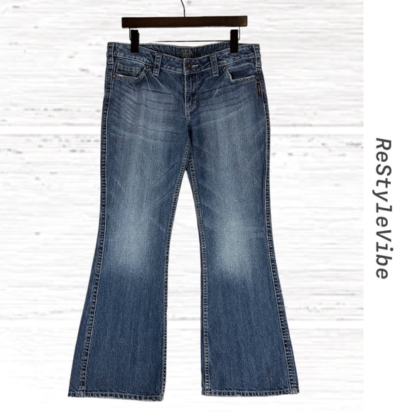 SILVER JEANS Women’s Size 31/L31 Denim Twisted Style Bootcut Fit 100% Cotton - Picture 1 of 16